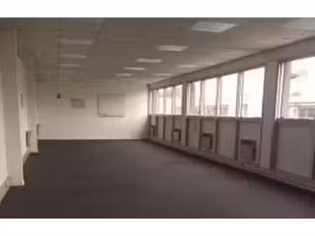 location entrepôt elancourt 78990 382m²