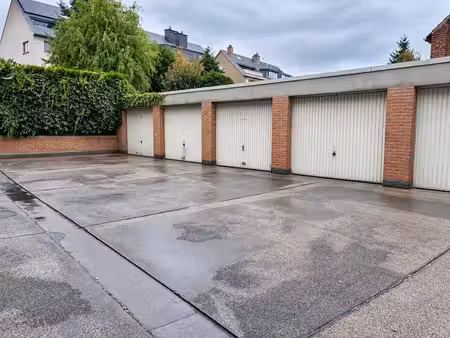box de garage fermé idéalement situé à wemmel