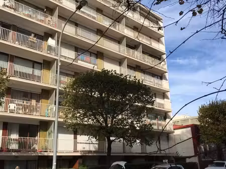 place de parking couverte montreuil