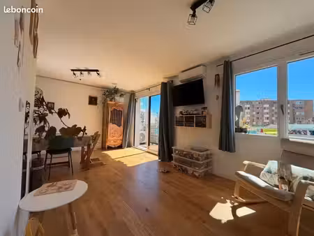 marseille 5ᵉ – proche cours julien et lodi – appartement t3 traversant avec balcon plein s