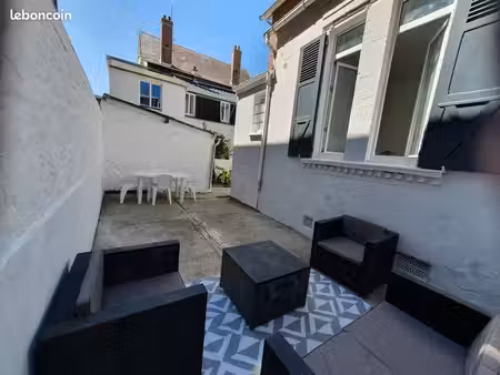 maison familiale soignée et avec charme  idelament située proche des commerces et de la me