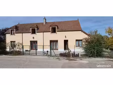 maison de 156m² de plein pied avec 7 pièces sur terrain 4000m²