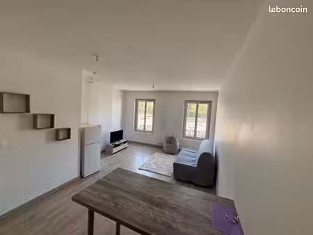 investissement locatif - 11 place des ursules - 3 studios meublés
