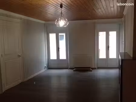 appartement entièrement rénové - 4 pièces - centre bourg sassenage