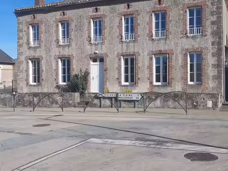 location maison de bourg 25 rue mabilais st hilaire du bois