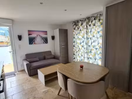 petite maison 40m2 avec terrasse extérieure 60m2 équipée