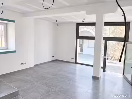 local commercial 20 m² à louer – centre-ville de peyrehorade