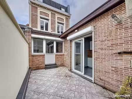 petite maison 2 chambres et cour privative avec garage à lambersart