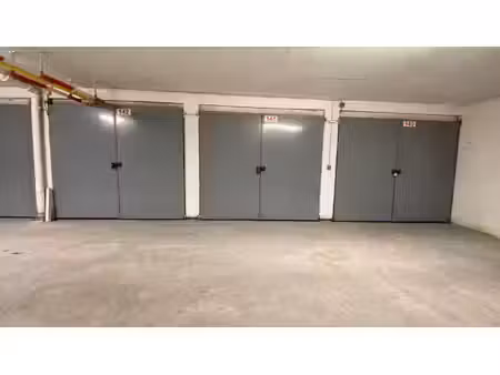 garage / parking