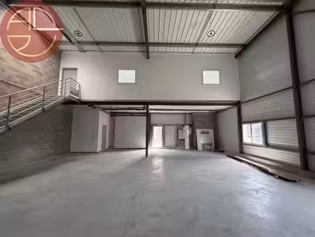 location locaux professionnels 4 pièces 212 m² à cugnaux (31270)  2 090 €