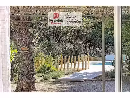 maison familiale de plain pied sur grand terrain avec piscine