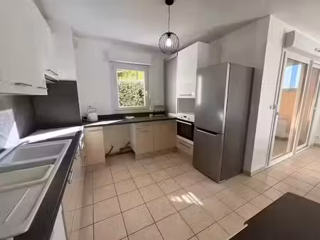 location meublée appartement 3 pièces 77.08 m² à le pradet (83220)  1 245 €