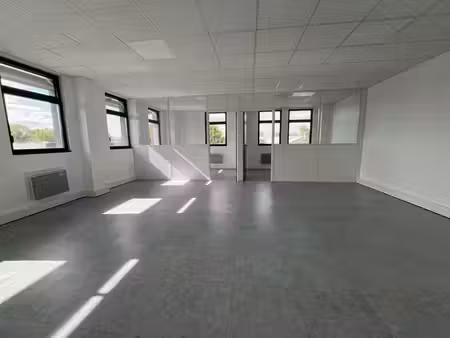 location bureaux servon 77170 66m²