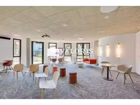 location bureaux 241m² à 10933m²