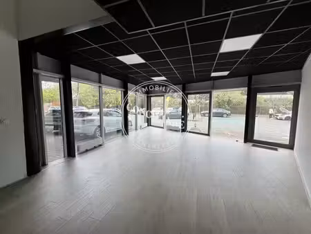 location entrepôt 277m² à 476m²