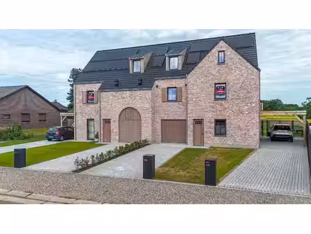 zeer ruim (146m²!) duplex app.met 2-slpks garage en terras!