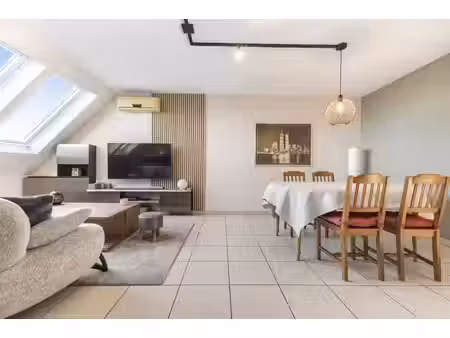 appartement met 2 slaapkamers  2 autostaanplaatsen en balkon