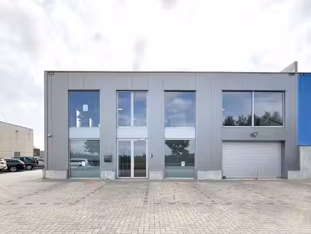 veelzijdig bedrijfsgebouw met tal van mogelijkheden op een strategische locatie