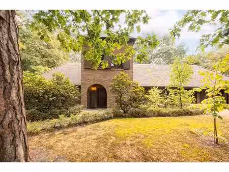 zéér ruime villa op 3.014m² omgeven door groen