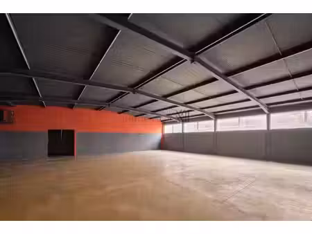 local commercial auch de 2 600m2