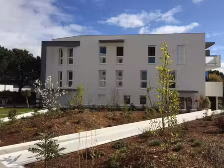pessac centre - 2 places de parkings sous-sol dans résidence