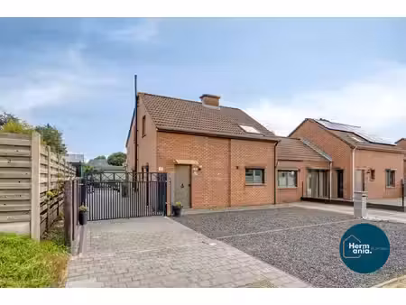 gezellige gezinswoning met 3 slaapkamers en recente bijbouw in houthalen-helchteren.
