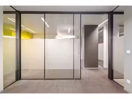 roeselare-stadskern. kantoor / praktijkruimte van 164m2  onlangs vernieuwd. grote zichtbaa