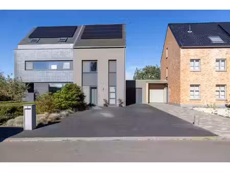 rustig gelegen  instapklare woning met 4 slaapkamers en aangelegde tuin