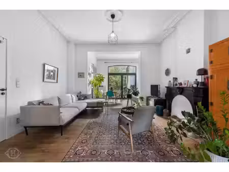 charmant 1-slaapkamerappartement met tuin aan ladeuzeplein