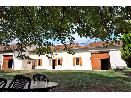 ancienne ferme restaurée dans le secteur aubeterre/dronne