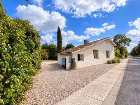 charmante maison de plain-pied avec piscine et grange dans la vallée ensoleillée de courbi