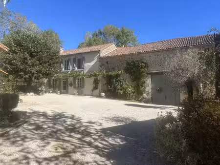 charmante maison de campagne avec piscine chauffée  prairie et vues dégagées – à 5 min de 