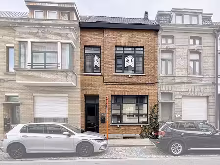 ruime én stevige stadswoning met 4 slpk én terras!