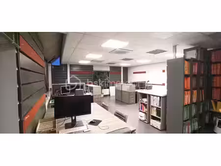 bureau de 217 m² à la ferte-mace
