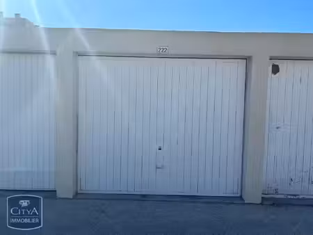 parking à louer 12.5 m² - ollioules (83) - 130€