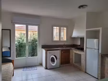 a louer à l'année petit t2 à porto vecchio