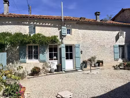 maison de village en pierre renovée avec 3 chambres