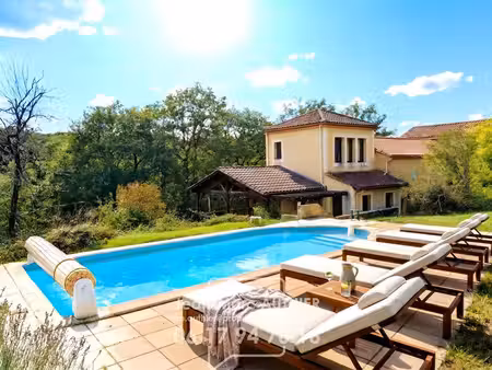 propriété de charme  212 m2  6 chambres  piscine chauffée sur 6774 m2 de jardin