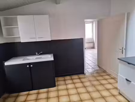 location maison 2 pièces 80 m² à saint-bonnet-sur-gironde (17150)