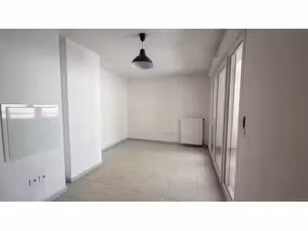 location appartement 2 pièces 35m2 marseille 8eme (13008) - 765 € - surface privée