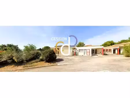 ensemble immobilier a ceder aux portes de nîmes dans un environn