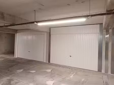 location parking / box 17 m² à luynes  aix en provence