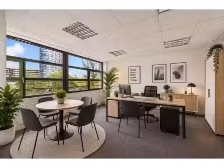 location local professionnel 448m²