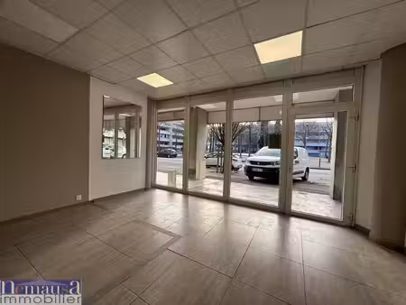 local commercial 27.7m2