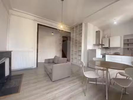 grenoble. 2 rue de l'isère. t2 55m2 meublé. ascenseur.