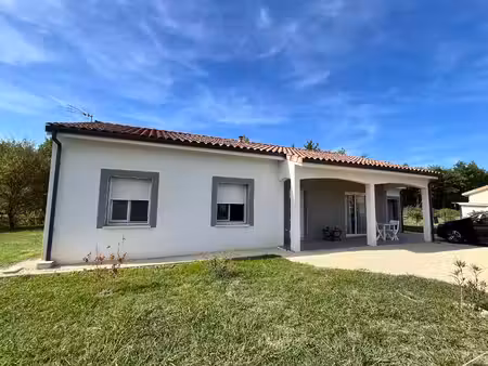 maison neuve de plain-pied entourée d’un jardin de 1000m2