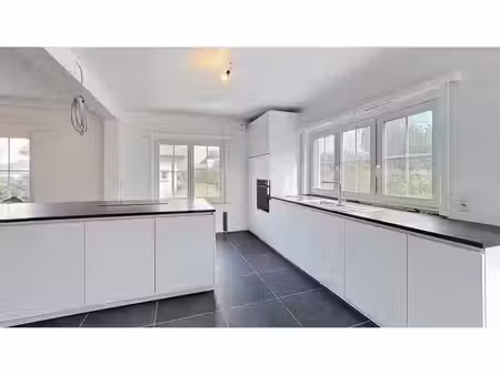 villa à louer avec garage et terrasse   waterloo (vbe70143)