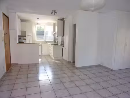 appartement 5 pièce(s) saint just dans une résidence rénovée