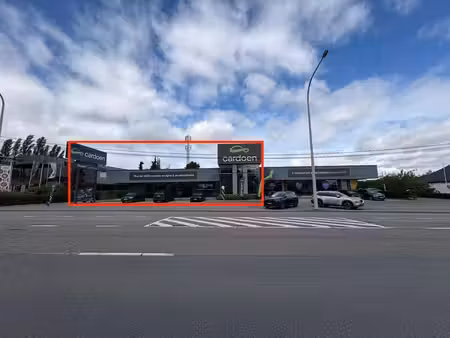 espace commercial de 1.175 m² à gosselies.