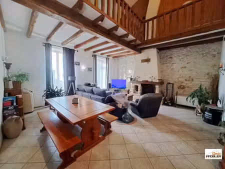 maison charentaise avec garage et jardin - 244 m² - 8 pièces